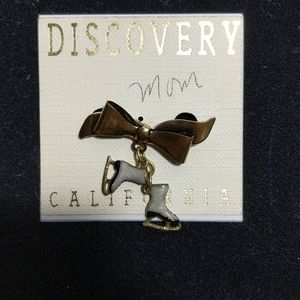 Pretty pen with ice skate charms